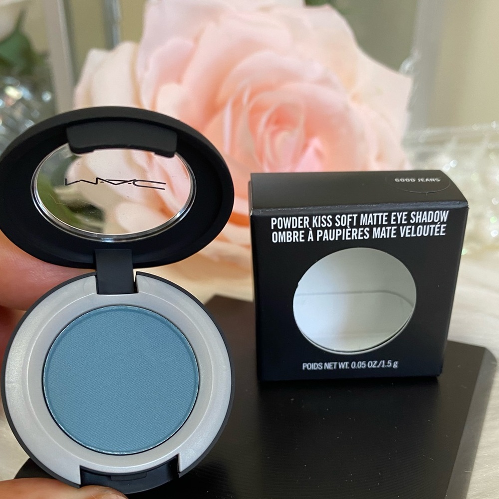 MAC Eye Shadow Powder Kiss Soft Matte *GOOD JEANS* / .05 oz